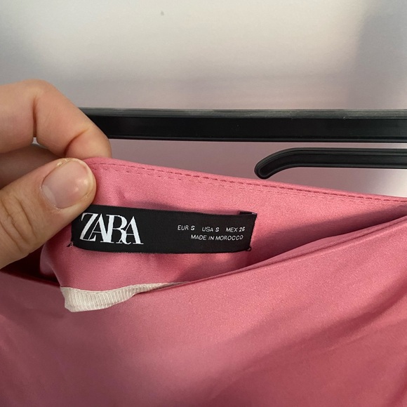 Elegant Pink Women's Skirt - Picture 2 of 3